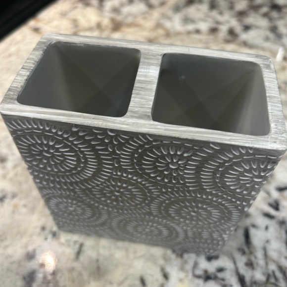 Bathroom toothbrush holder — new - Picture 2 of 2